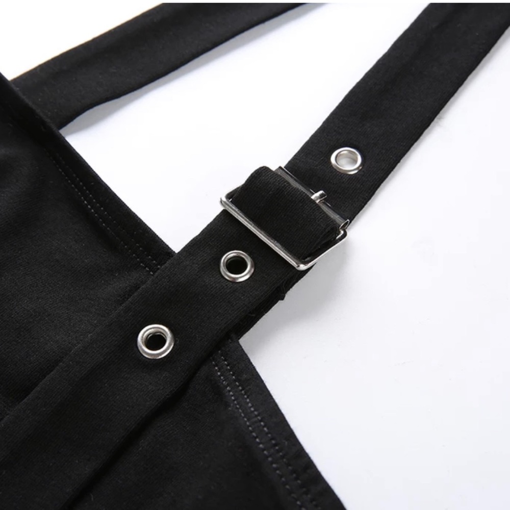⭐️Clearance SALE ~ Price Firm⭐️ Buckle Strap Crop Tank Top in Black ~ Brand New - Picture 5 of 8
